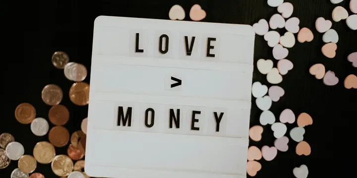 Featured image of post In Extramarital Affairs, Do Women Pursue Money or Love? The Answer is Clear