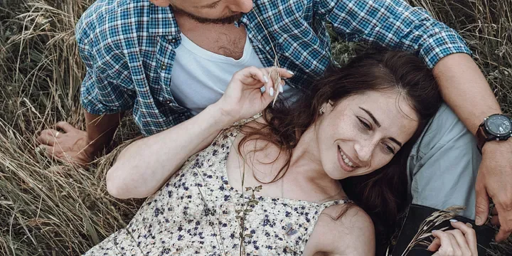 Featured image of post Why Do People Easily Develop Feelings for Each Other After Chatting for a Long Time?